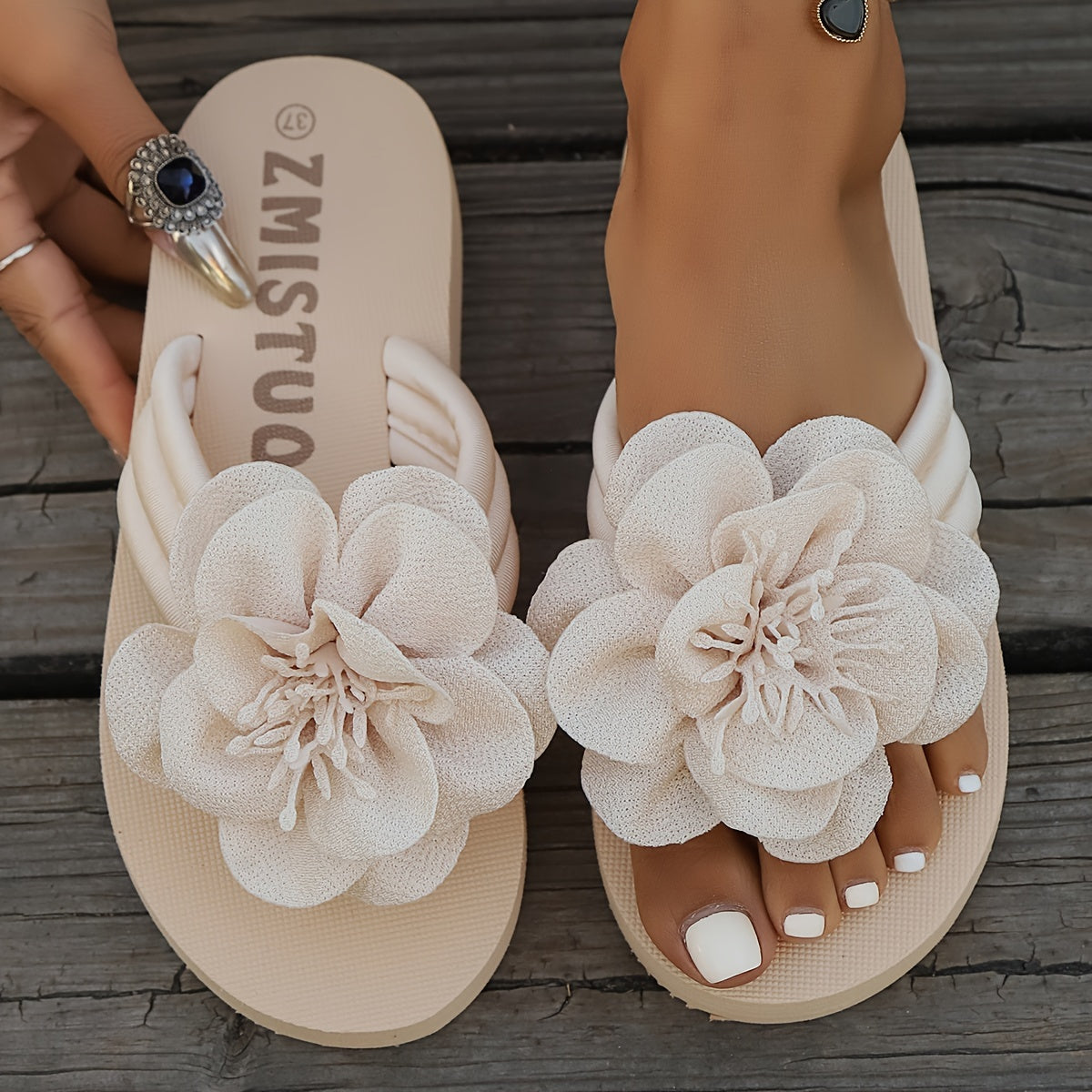 Luxe Women's Slippers with Floral Detail - Perfect for Summer and Beach