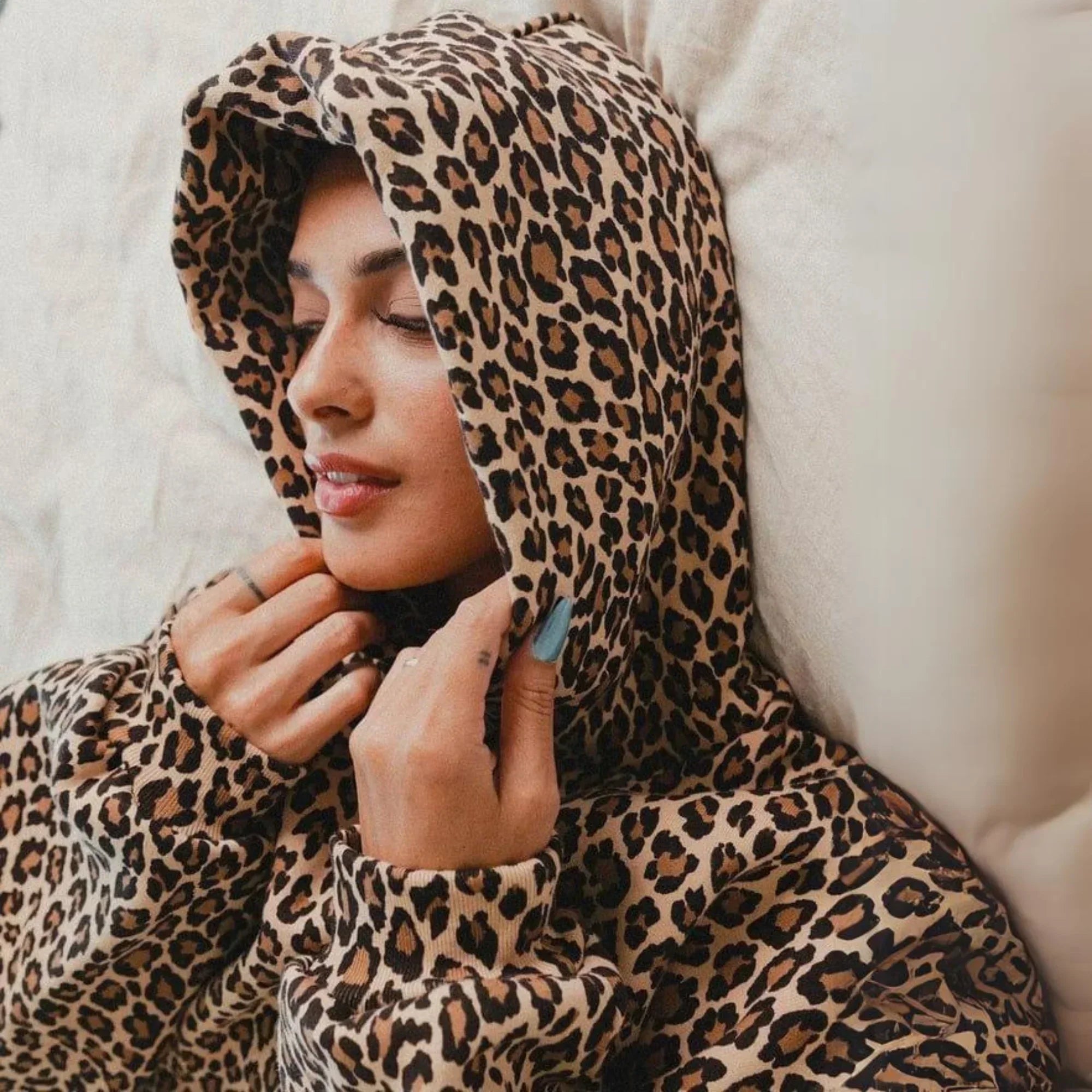 Luxe Oversized Hoodie - Warmth and Comfort in Style