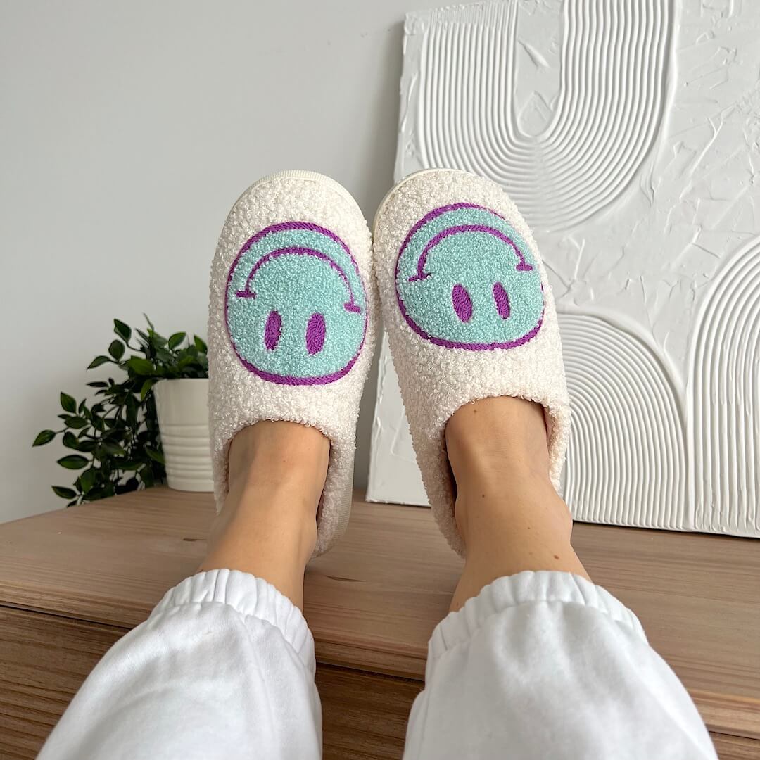 Smiley Comfort Slippers – For a Cheerful and Warm Atmosphere