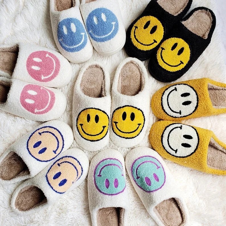 Smiley Comfort Slippers – For a Cheerful and Warm Atmosphere