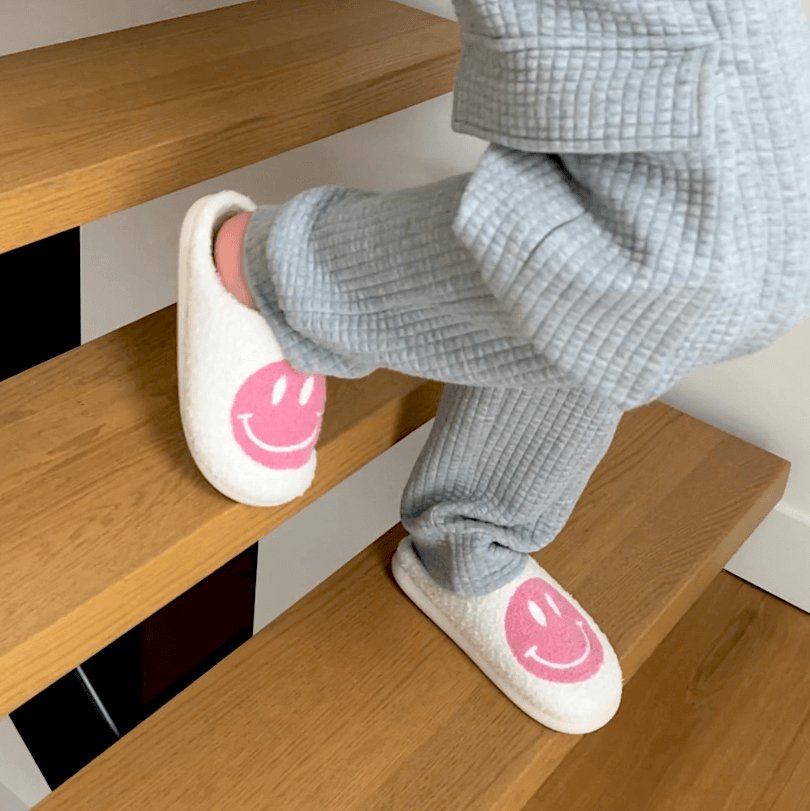 Smiley Comfort Slippers – For a Cheerful and Warm Atmosphere