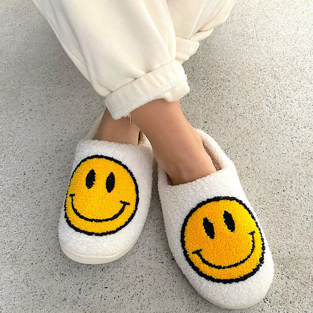 Smiley Comfort Slippers – For a Cheerful and Warm Atmosphere