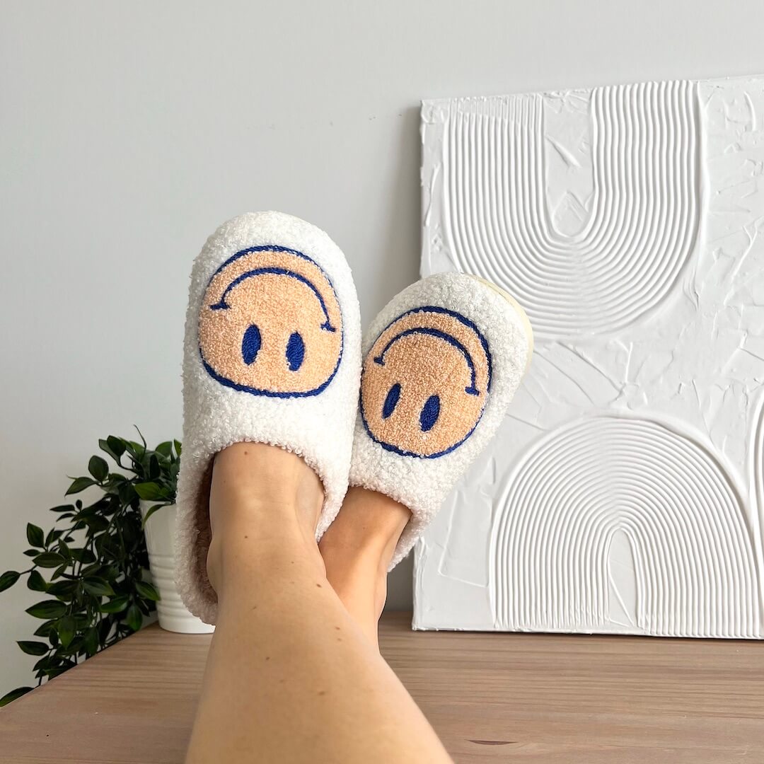 Smiley Comfort Slippers – For a Cheerful and Warm Atmosphere