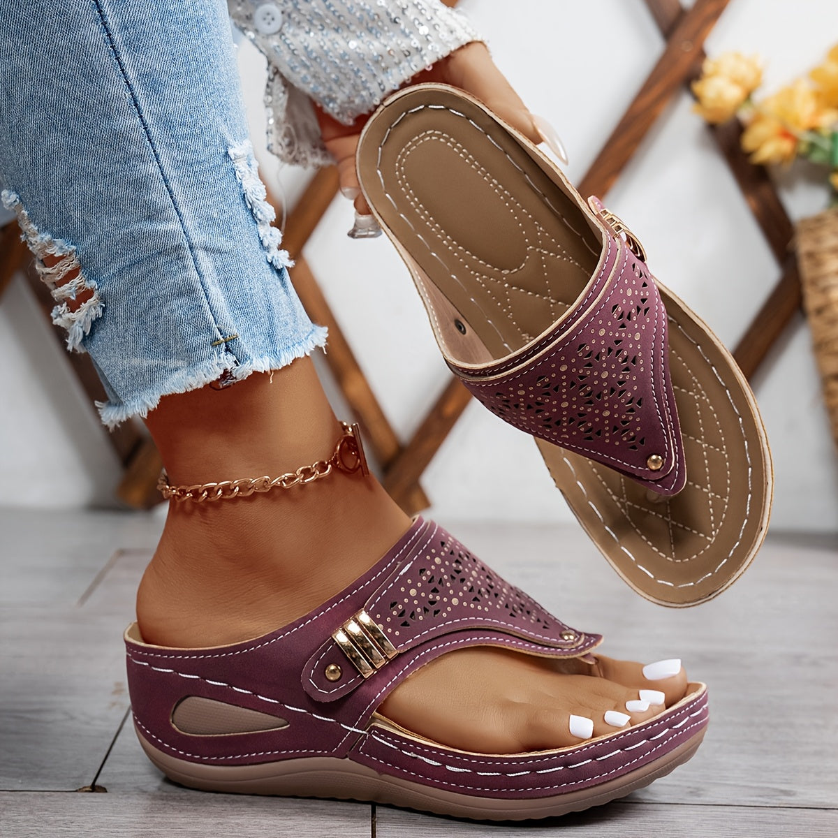 Fashion-Conscious Women's Flip-Flops – With Low Heel and Open Toe